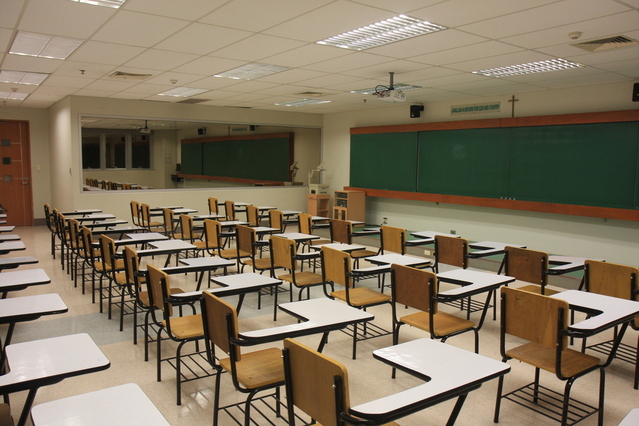 classroom-setting-1630914-639x426